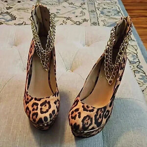Liliana Leopard print wedge pumps. Size 8.5
